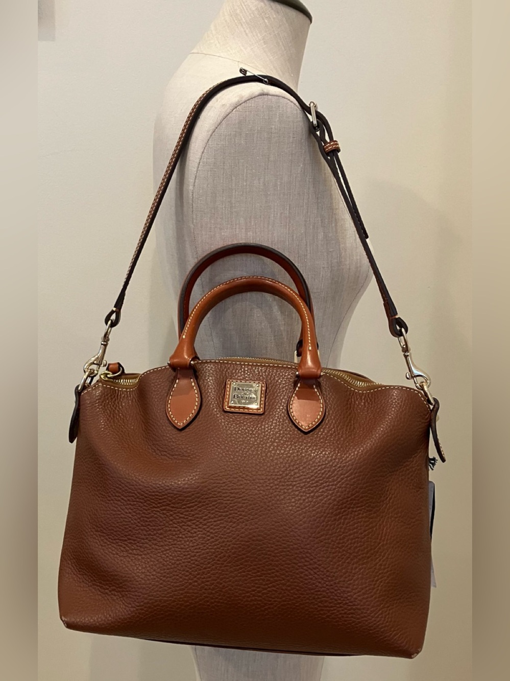NWT DOONEY & BOURKE ALL WEATHER LEATHER SATCHEL - Picture 2 of 9
